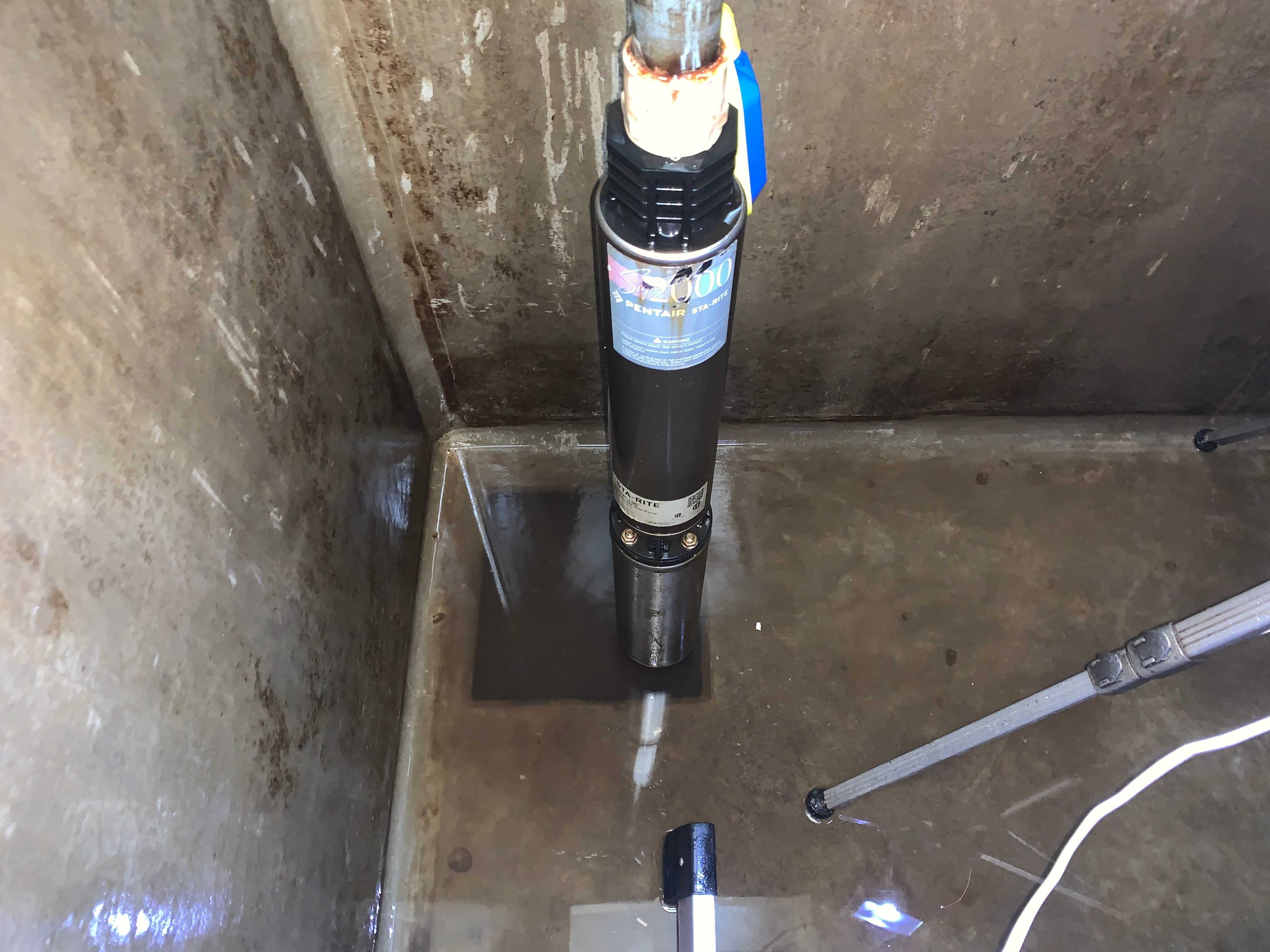 Extracción completa de agua de cisterna para limpieza profunda en Quito Ecuador