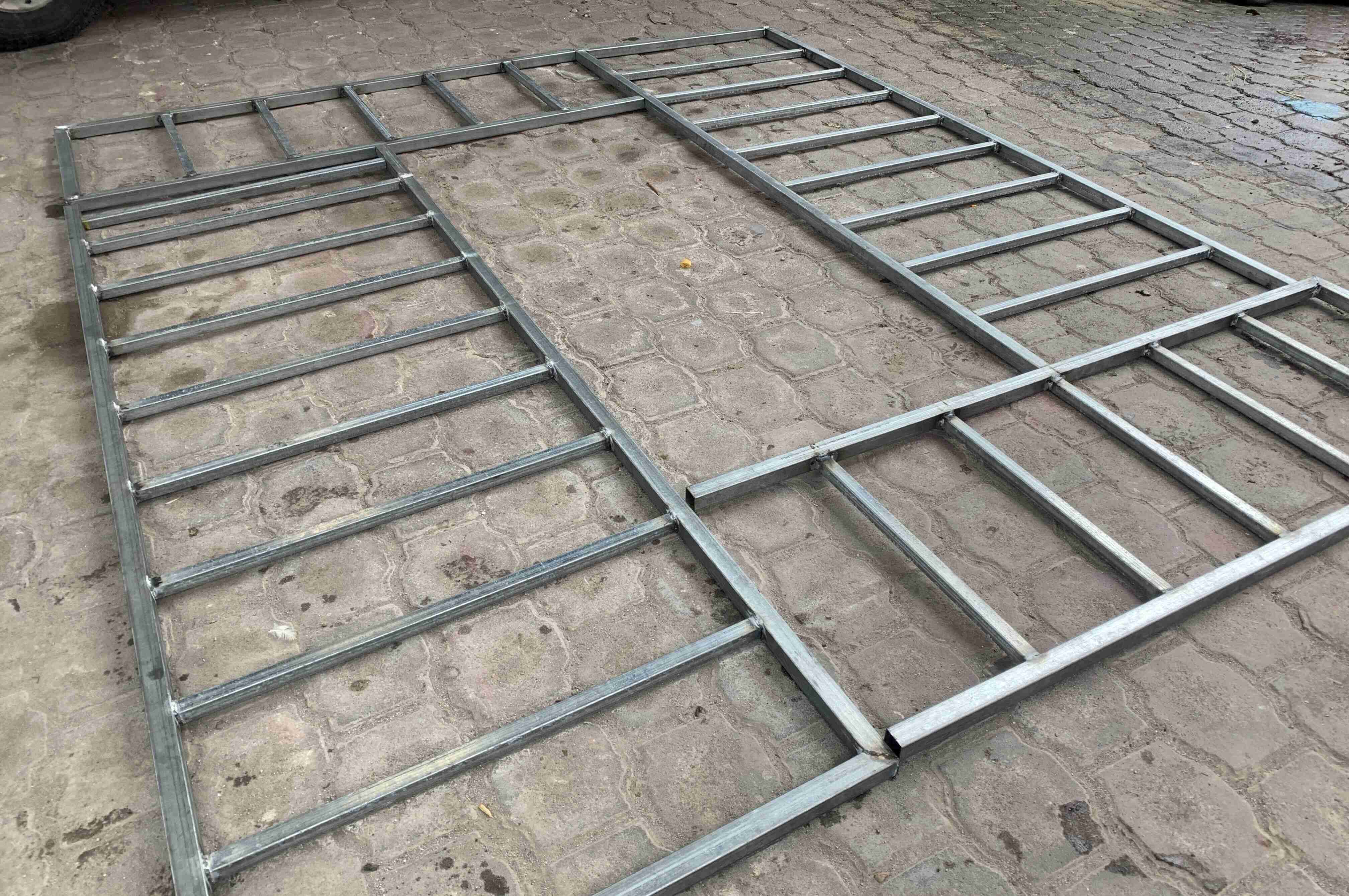 Estructura metálica galvanizada para sistema de calentamiento de agua solar en Cotacachi Ecuador