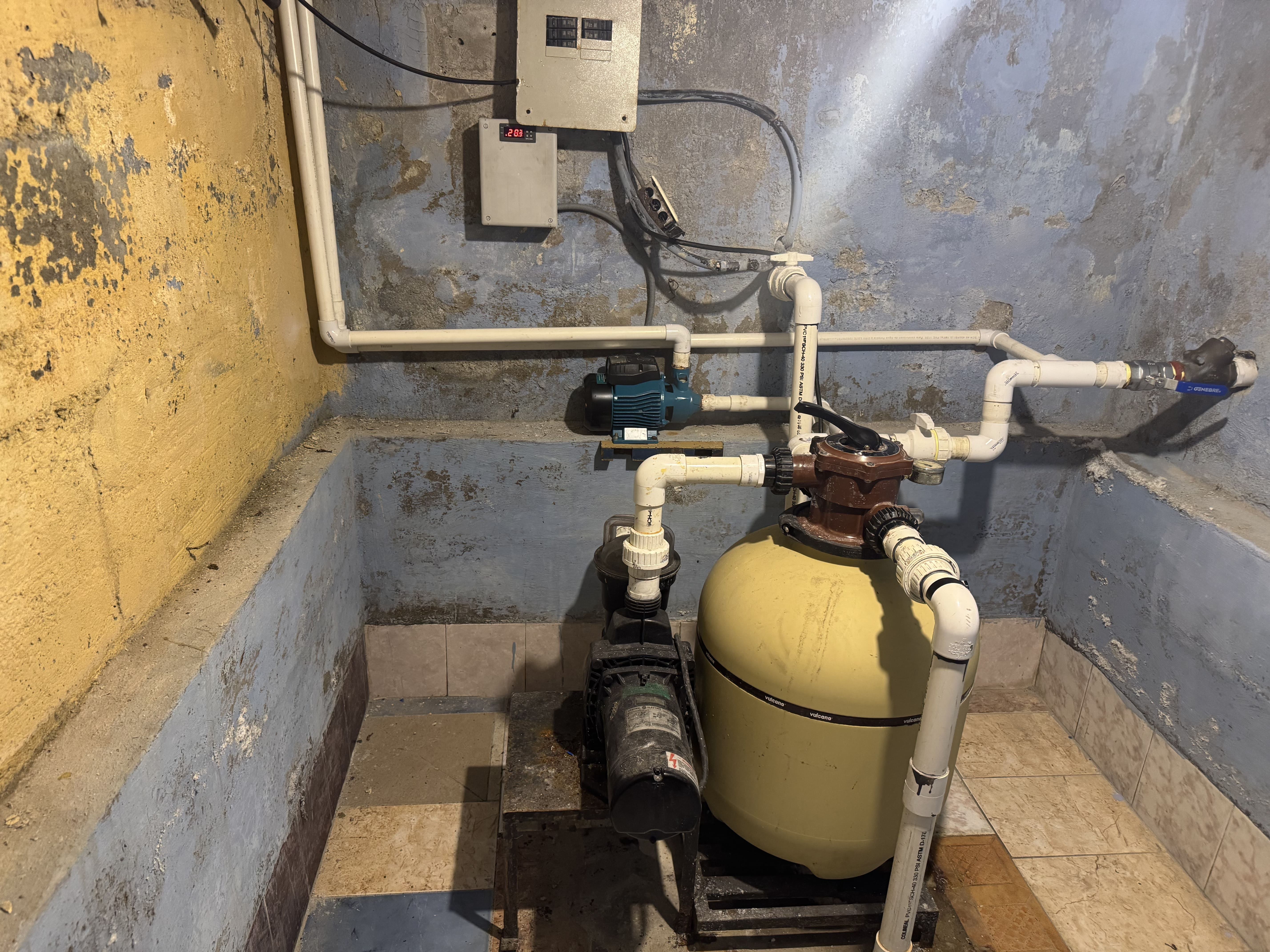 Instalación y pruebas de funcionamiento de sistema automático de recirculación de agua caliente en Conocoto Ecuador